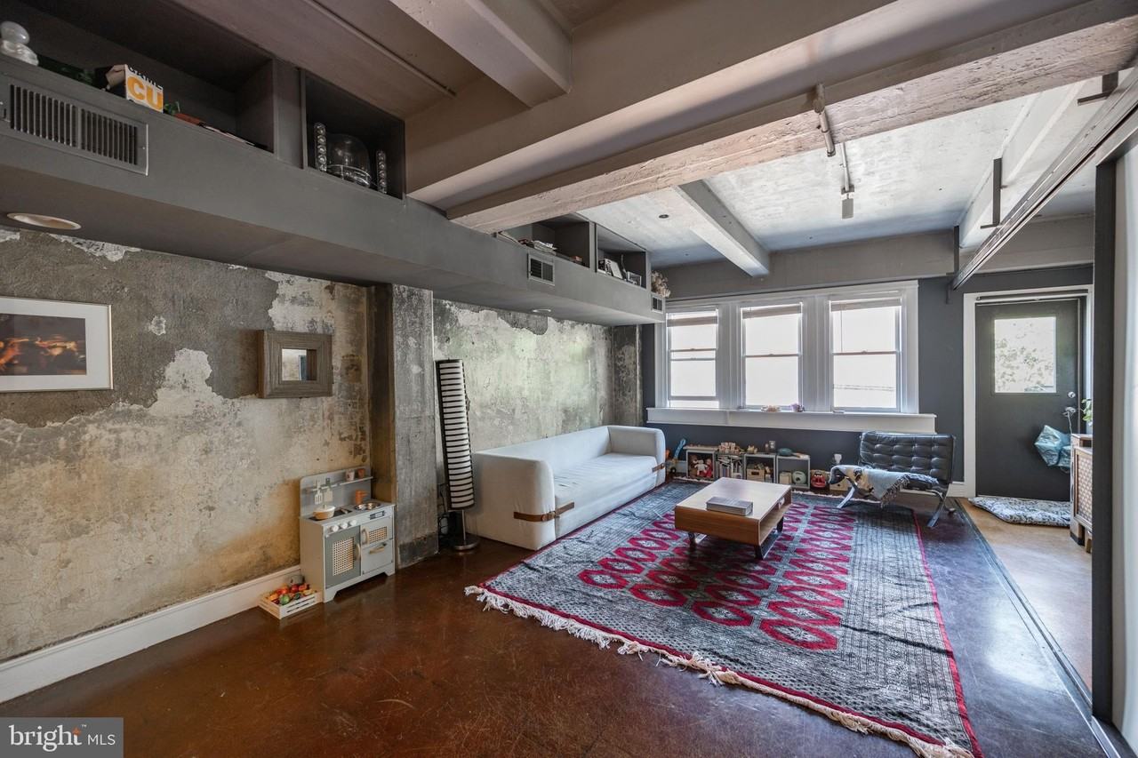 144 W Laurel St #201 - Photo 2 of 22