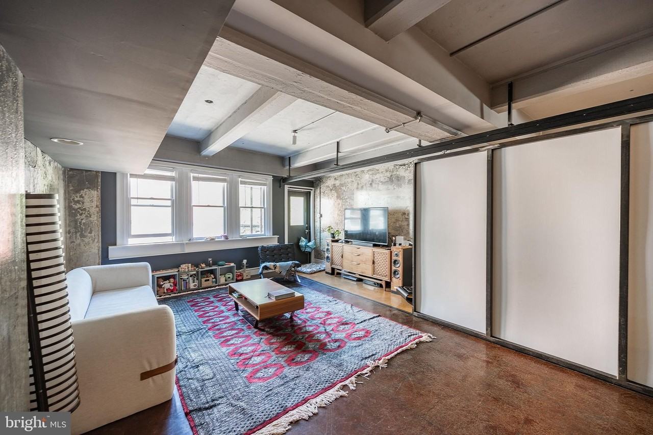 144 W Laurel St #201 - Photo 3 of 22