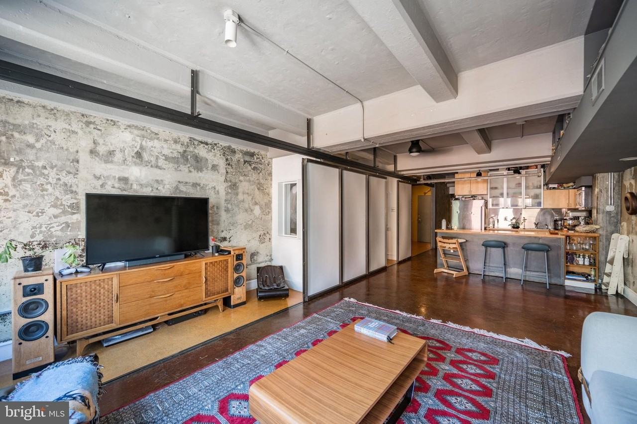 144 W Laurel St #201 - Photo 4 of 22