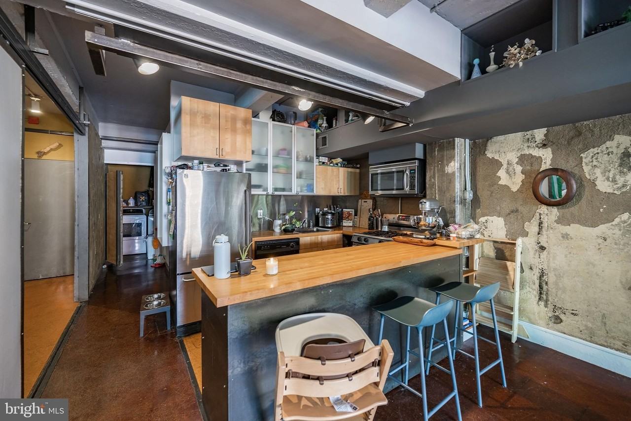 144 W Laurel St #201 - Photo 6 of 22