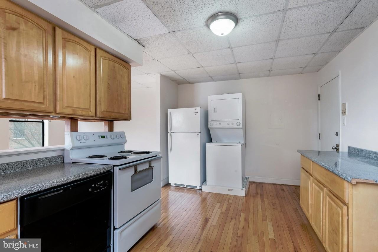 937 Christian St #2R - Photo 3 of 15