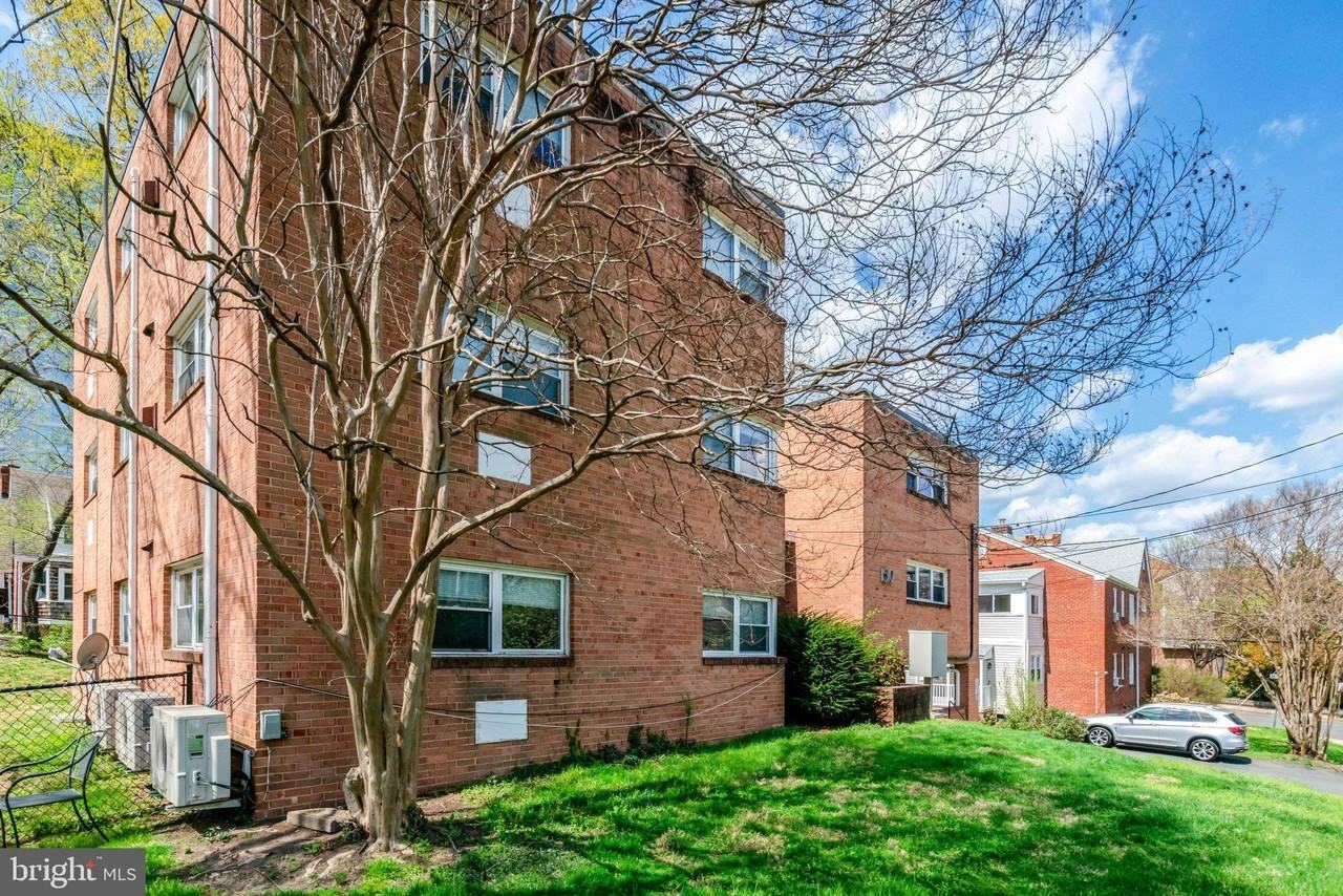 1510 N Rolfe St #6 - Photo 2 of 26