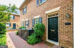 982 N Royal St - Photo 1 of 1