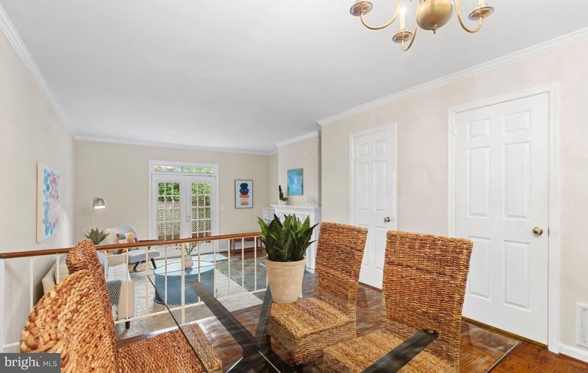 982 N Royal St - Photo 3 of 10