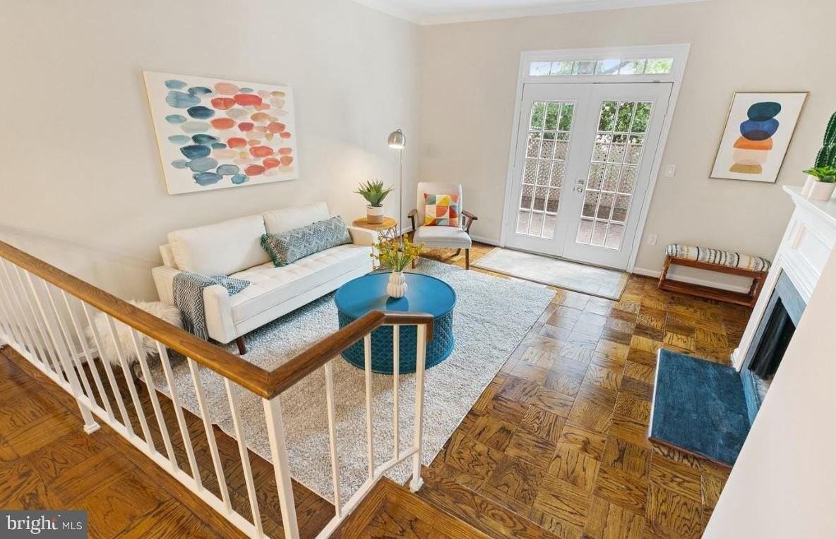 982 N Royal St - Photo 4 of 10