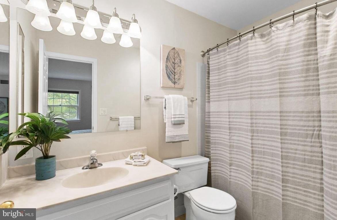 982 N Royal St - Photo 6 of 10