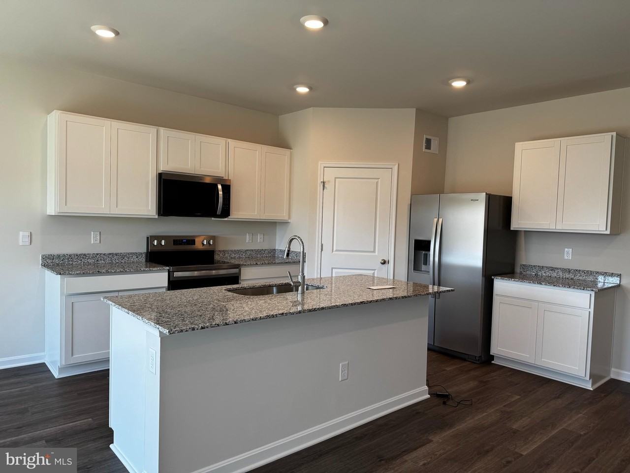 109 Lemley Dr - Photo 7 of 41