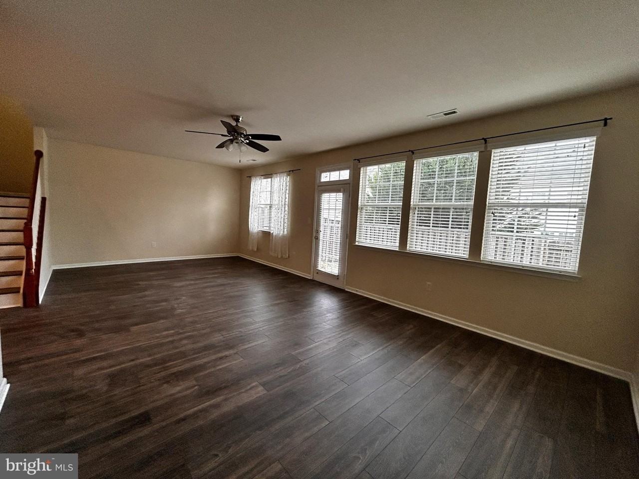 212 Bowling Green Cir - Photo 2 of 31