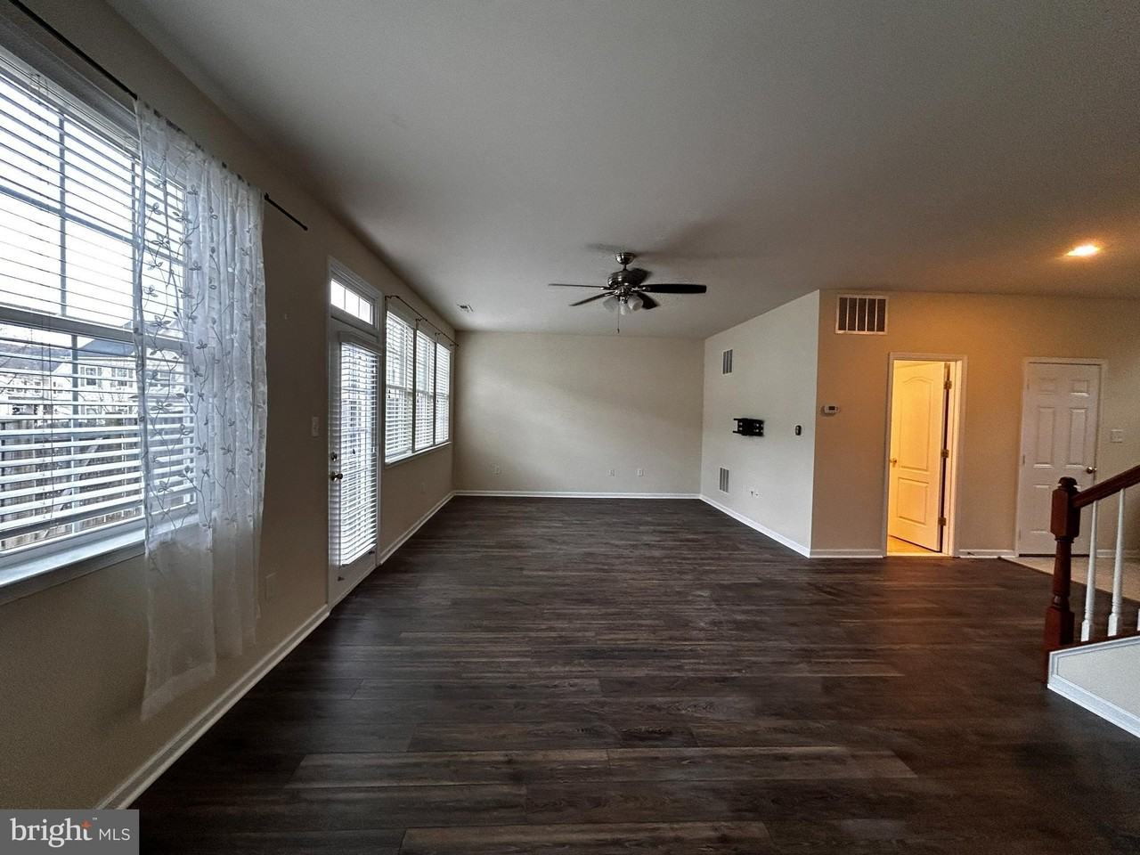 212 Bowling Green Cir - Photo 3 of 31