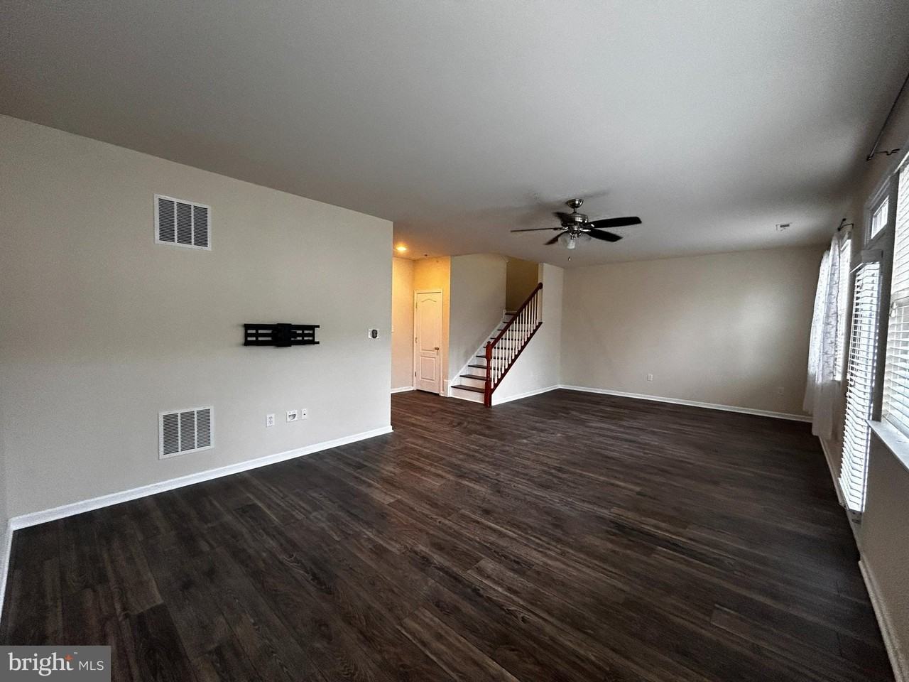 212 Bowling Green Cir - Photo 6 of 31