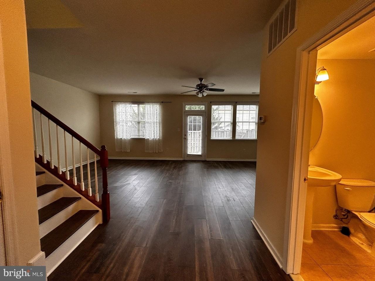 212 Bowling Green Cir - Photo 7 of 31