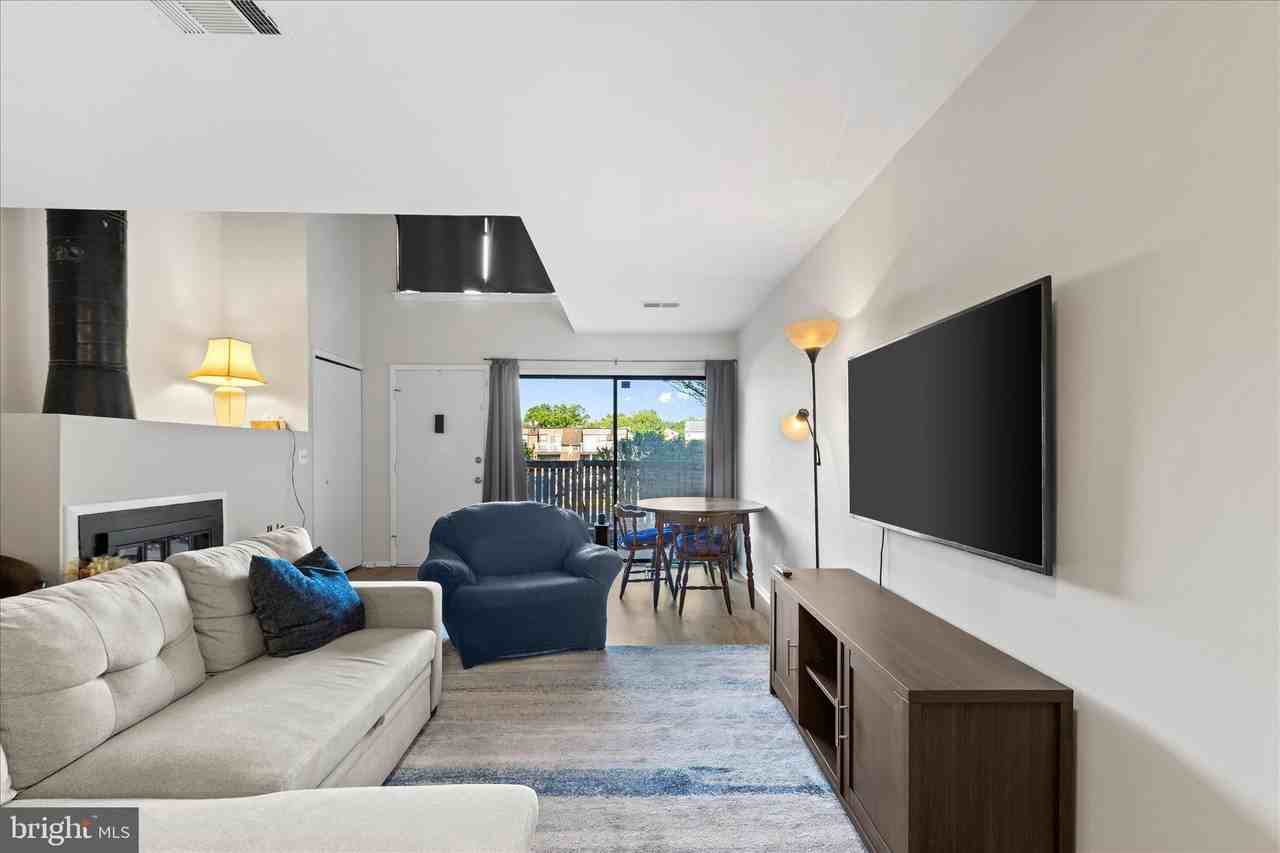 3911 Woodhue Pl - Photo 7 of 19