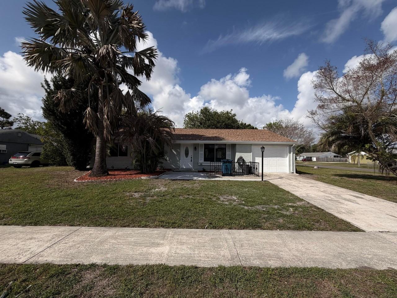 1256 NE Dawn St Street NE - Photo 2 of 19