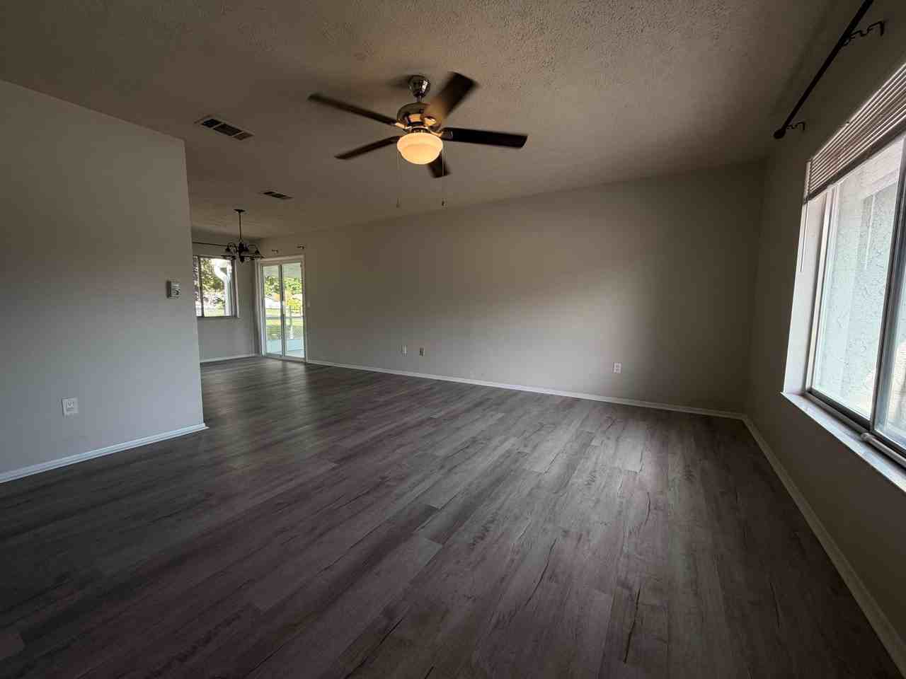 1256 NE Dawn St Street NE - Photo 3 of 19