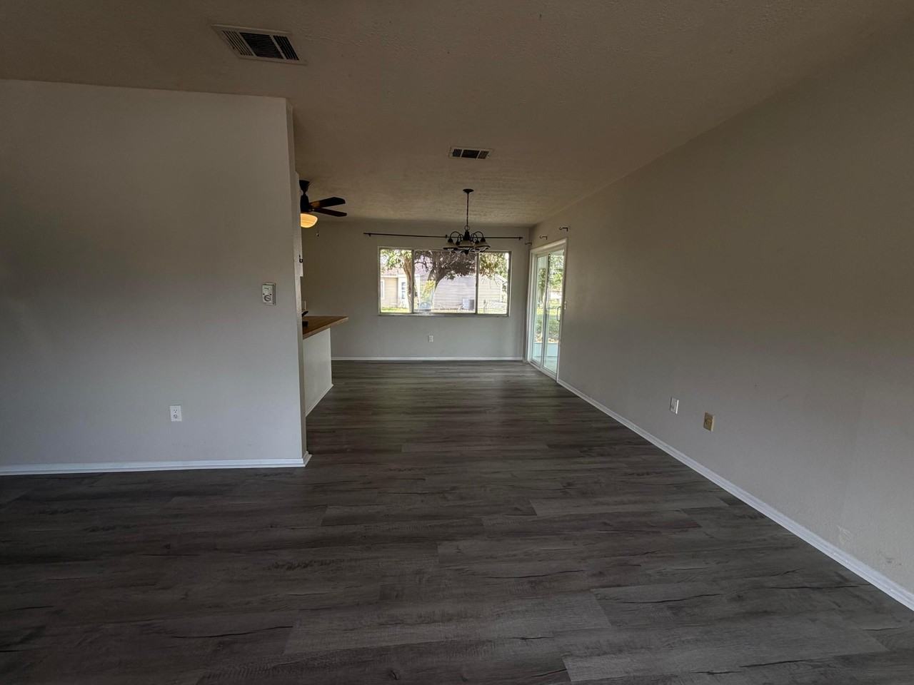 1256 NE Dawn St Street NE - Photo 4 of 19