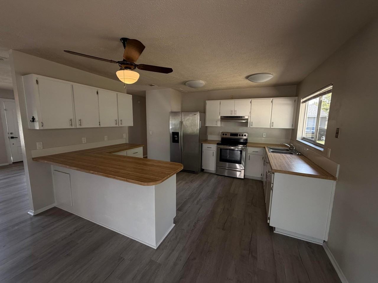 1256 NE Dawn St Street NE - Photo 5 of 19