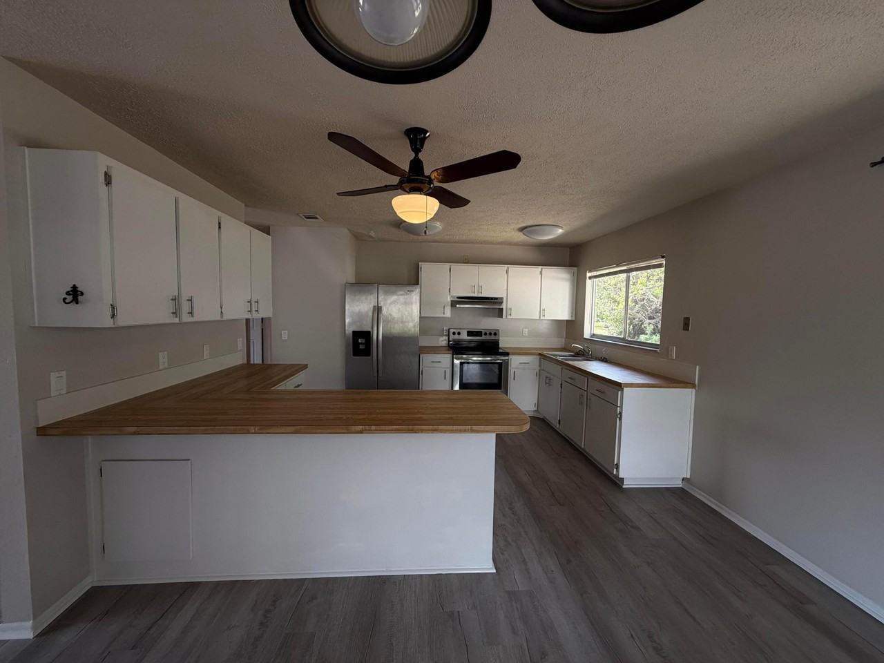 1256 NE Dawn St Street NE - Photo 6 of 19