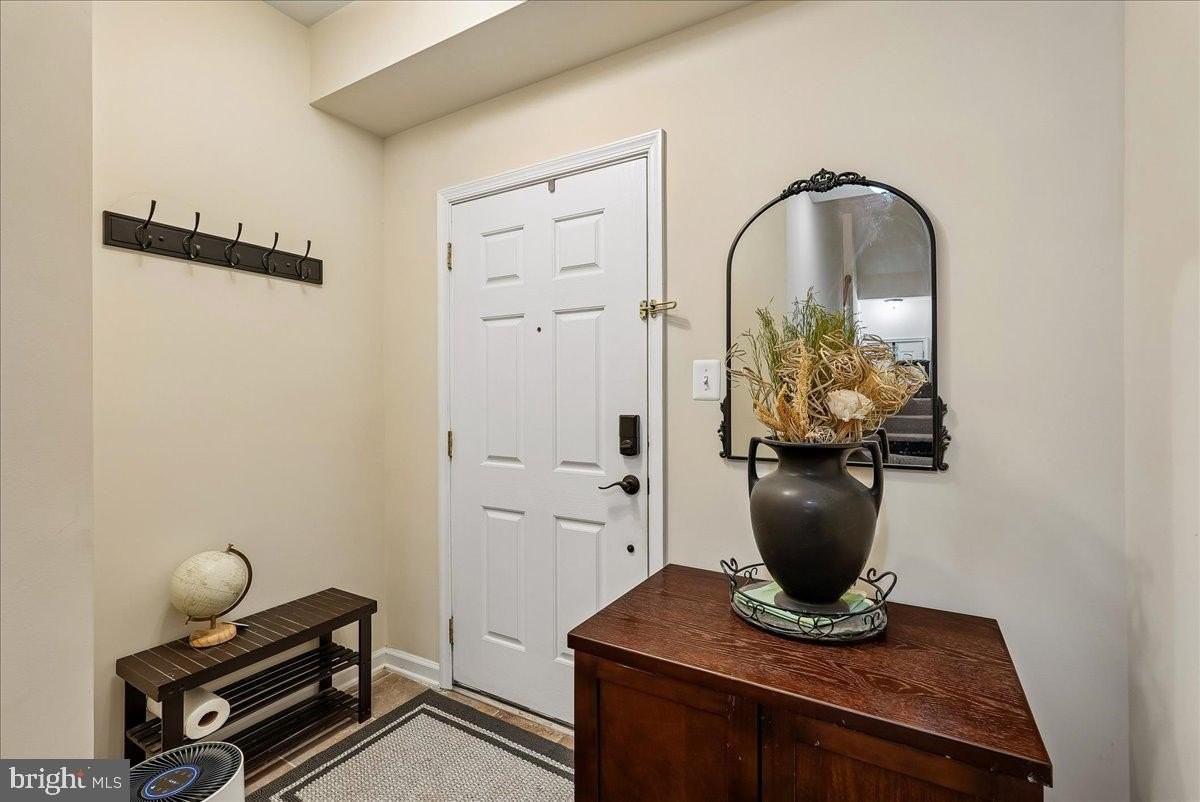 43610 Hampshire Crossing Sq - Photo 2 of 17