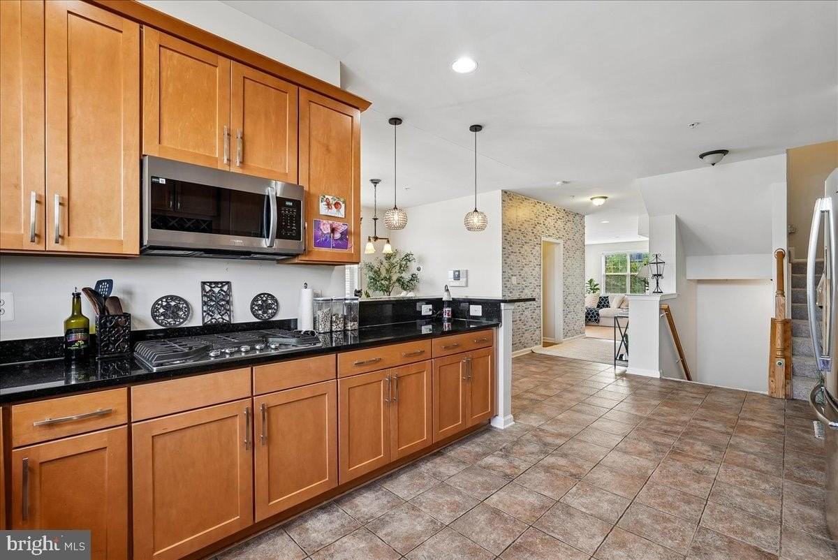 43610 Hampshire Crossing Sq - Photo 3 of 17