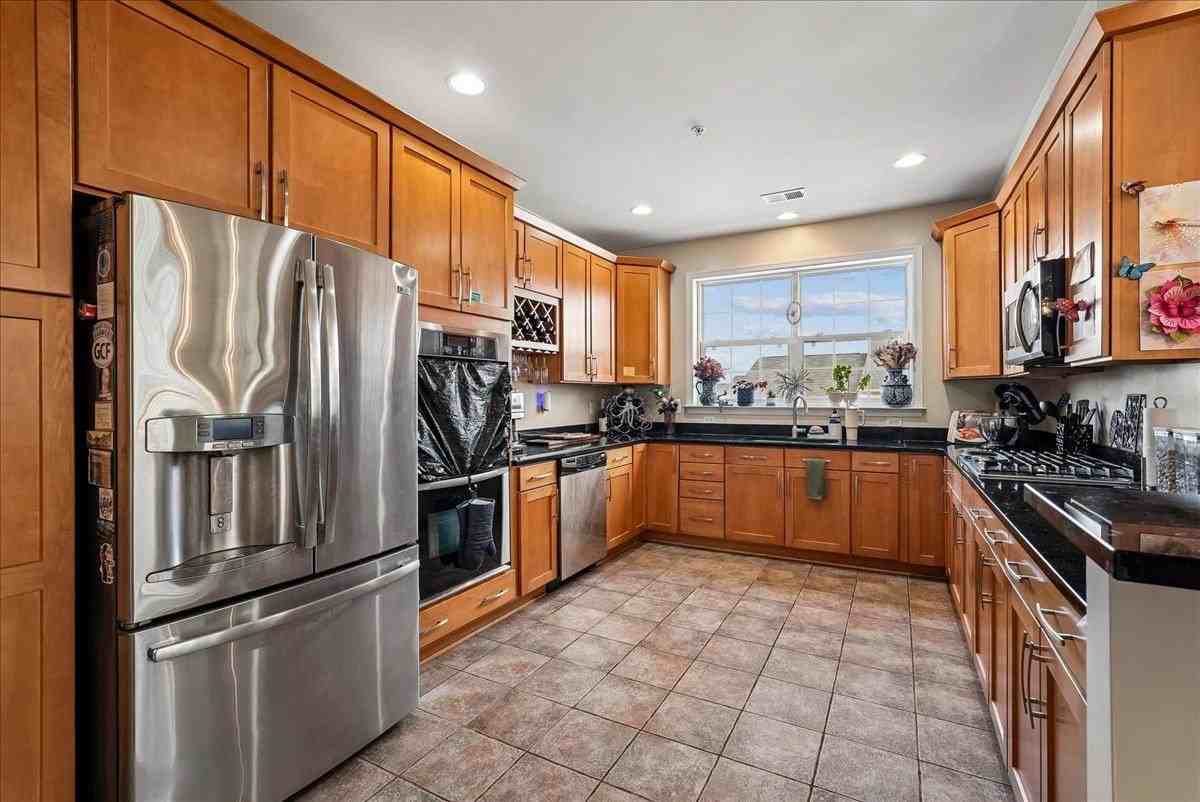 43610 Hampshire Crossing Sq - Photo 4 of 17