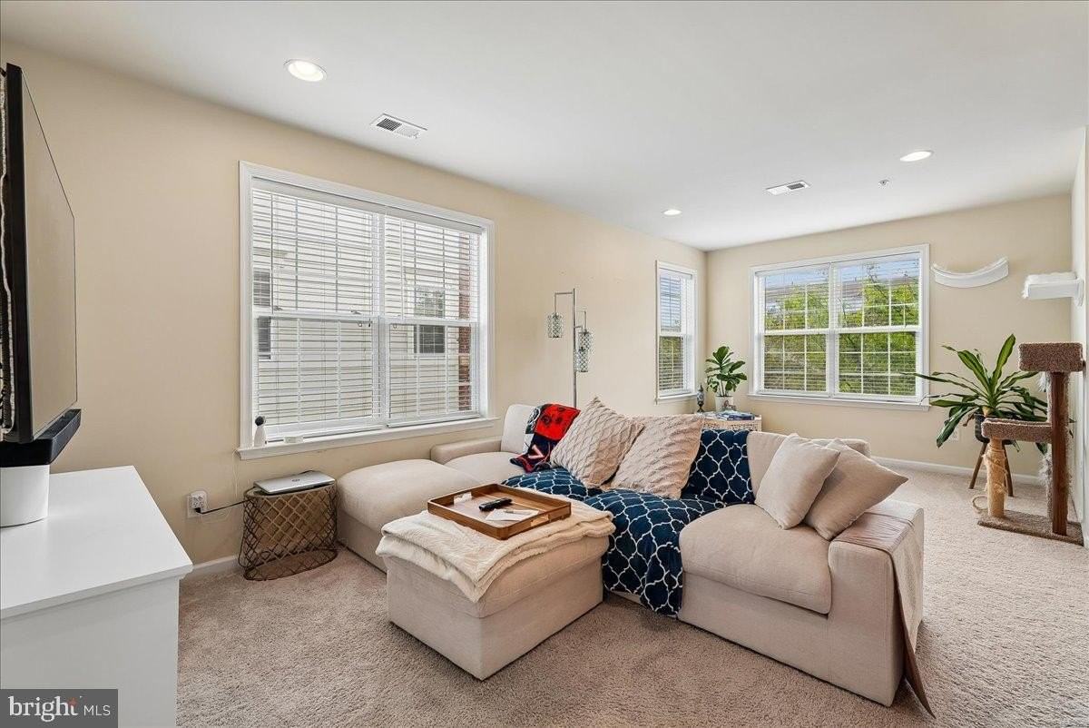 43610 Hampshire Crossing Sq - Photo 7 of 17