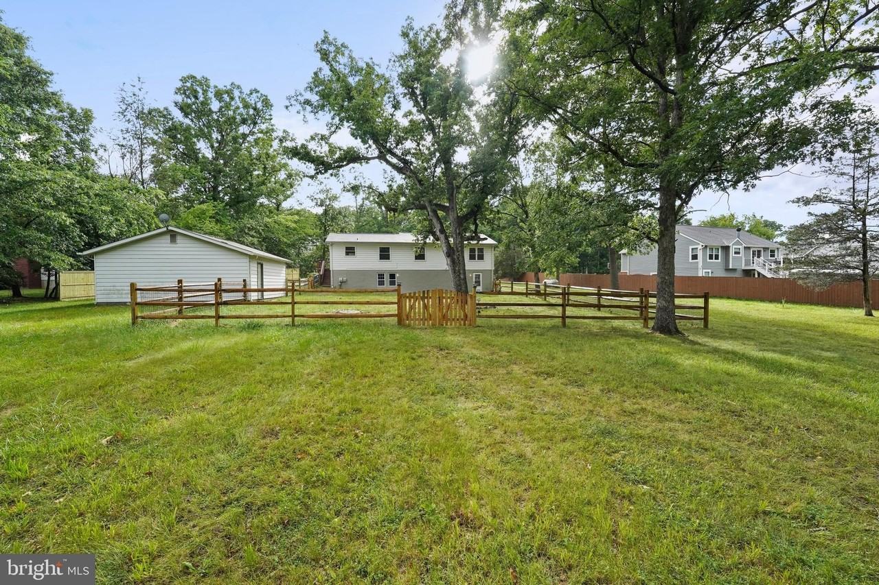 19822 Smith Cir - Photo 4 of 35