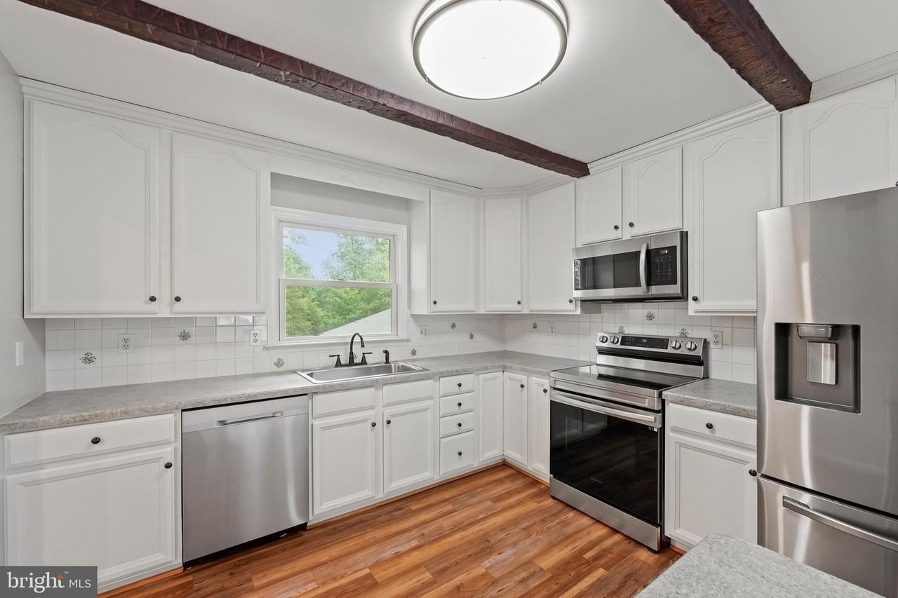 19822 Smith Cir - Photo 7 of 35