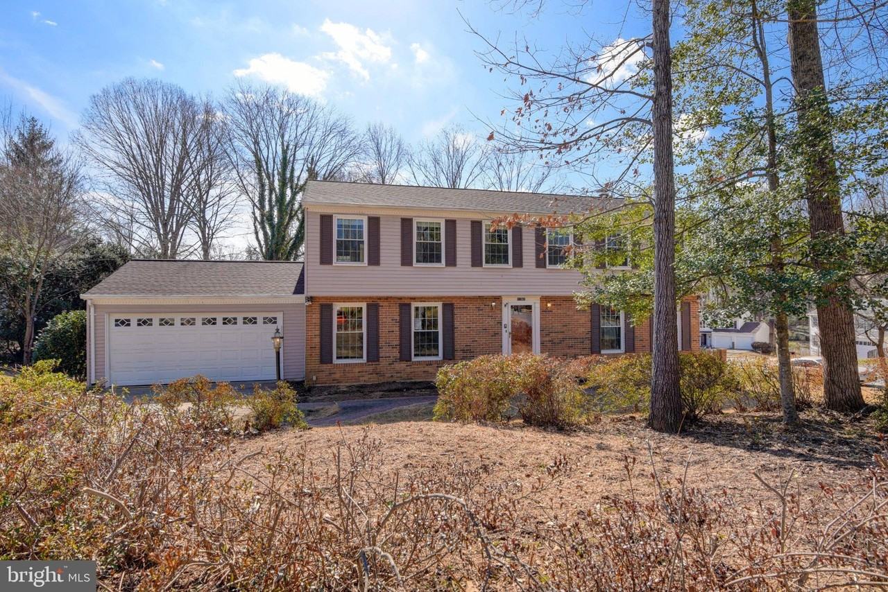 15900 Fairway Dr - Photo 2 of 36