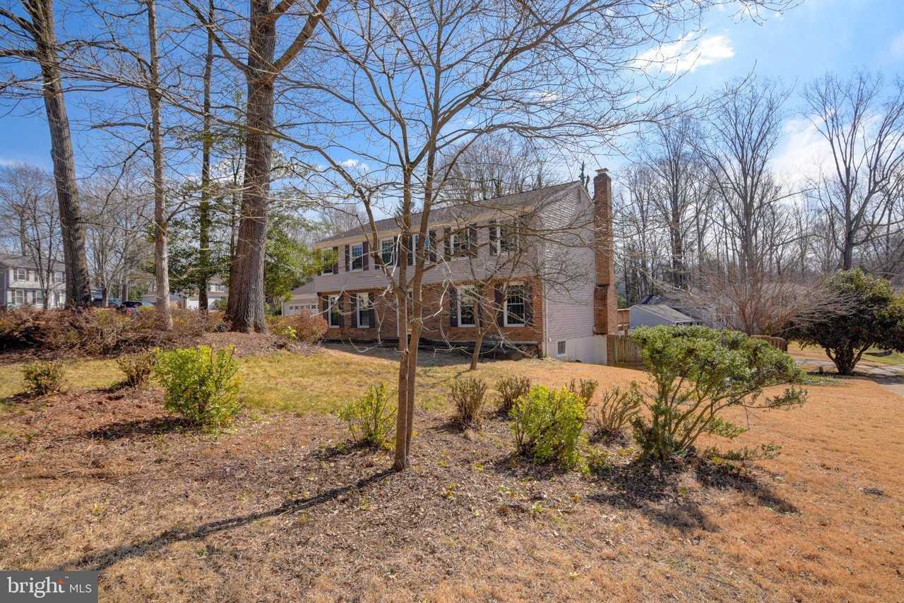 15900 Fairway Dr - Photo 3 of 36