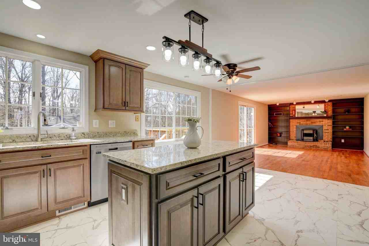 15900 Fairway Dr - Photo 4 of 36