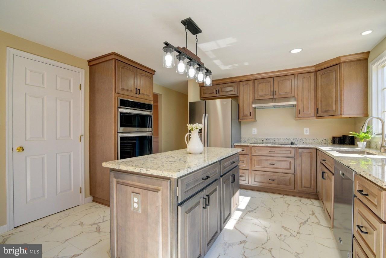 15900 Fairway Dr - Photo 7 of 36