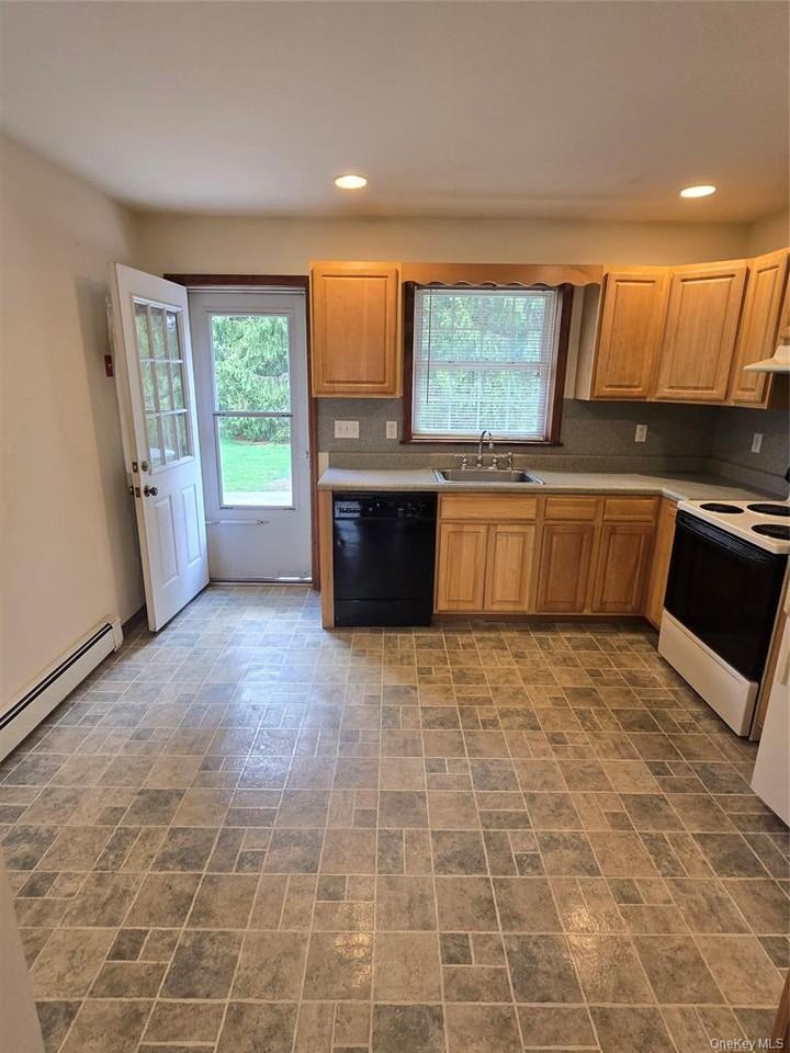 369 New Unionville Rd - Photo 6 of 8