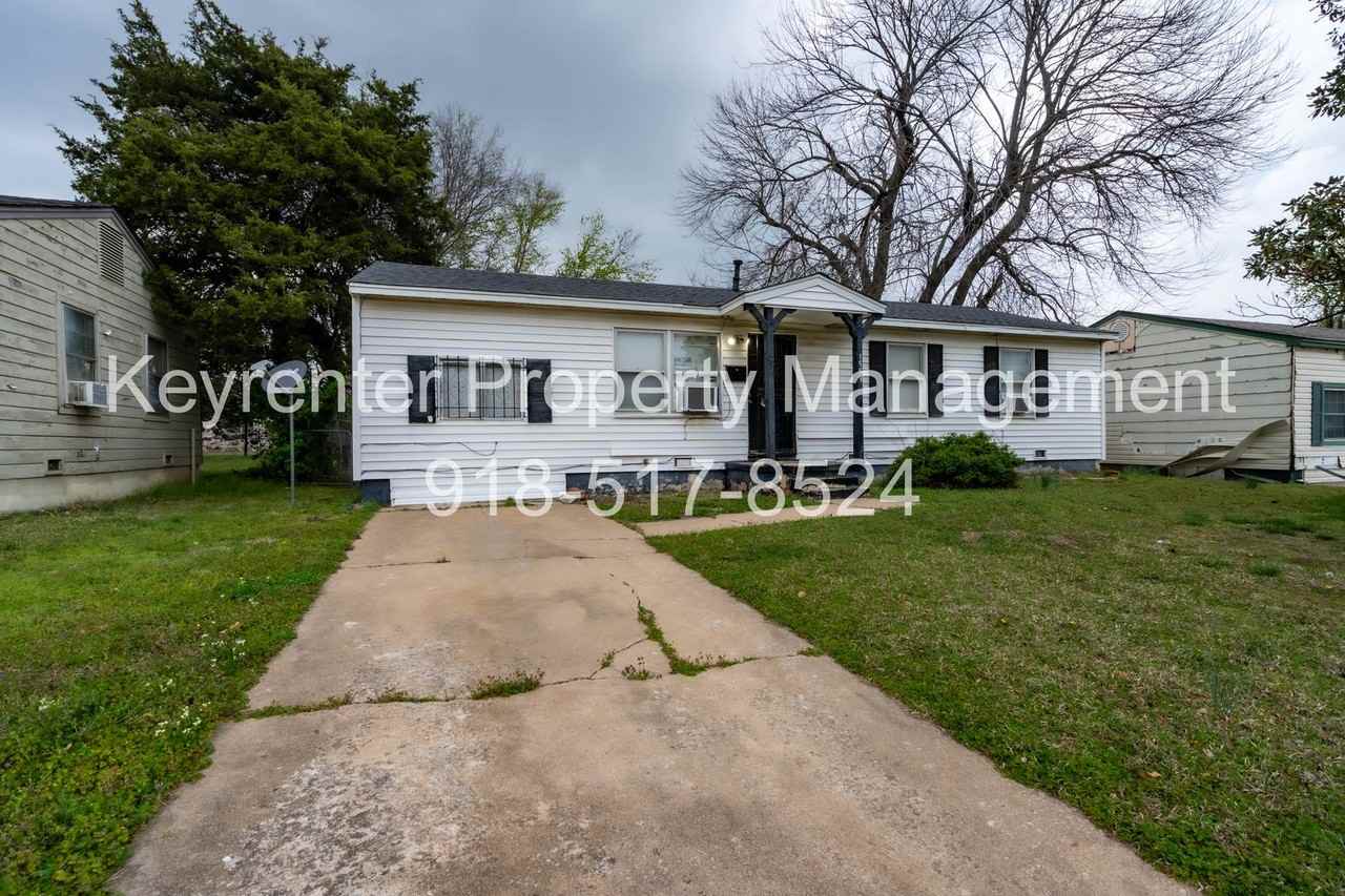 1553 E 53rd St N - Photo 2 of 13