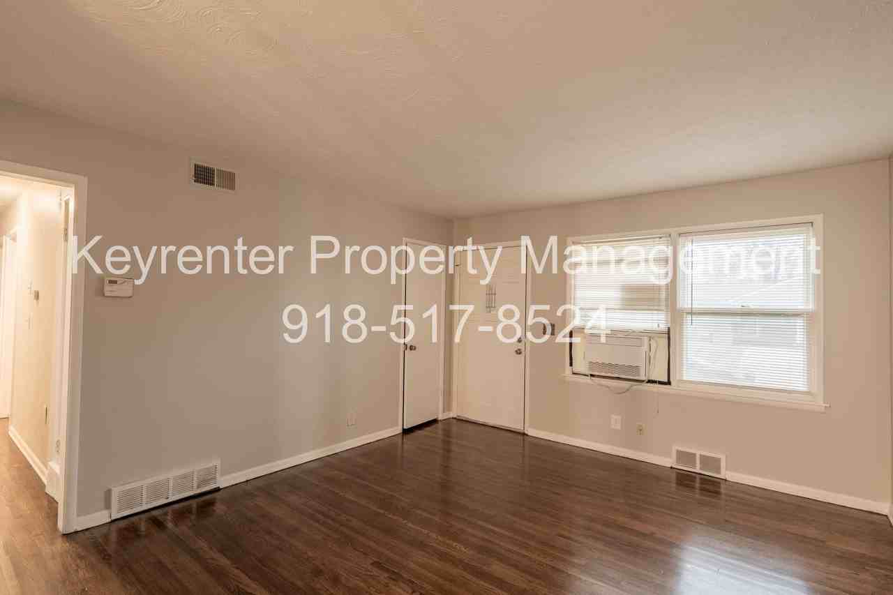 1553 E 53rd St N - Photo 4 of 13