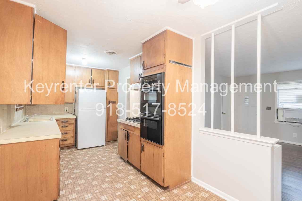 1553 E 53rd St N - Photo 6 of 13