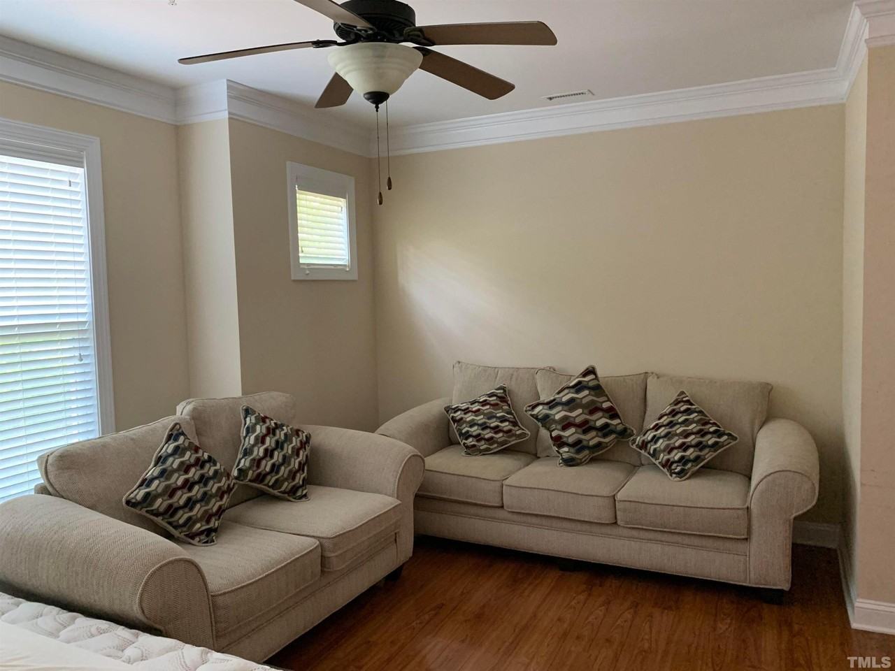 213 Legends Way - Photo 2 of 12