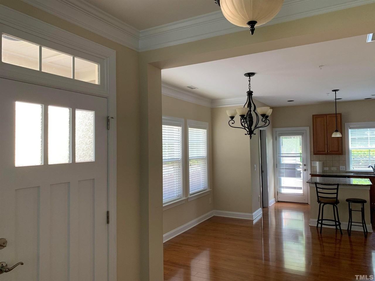 213 Legends Way - Photo 4 of 12