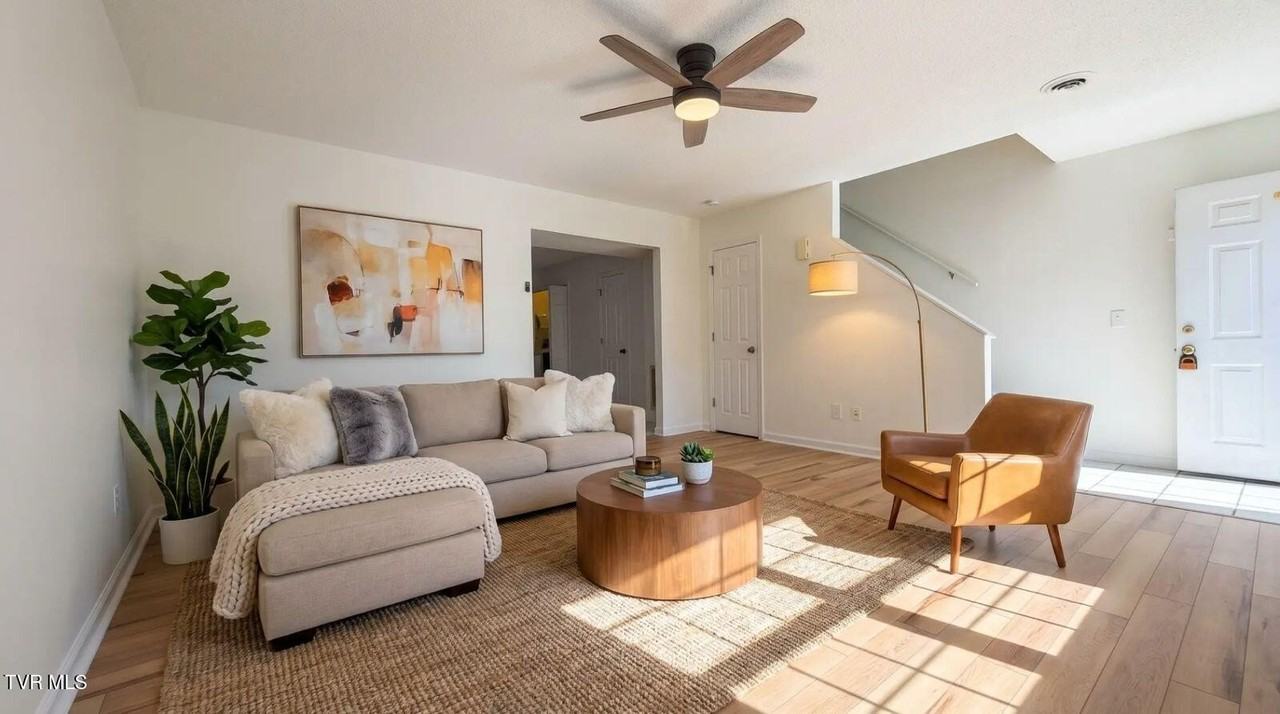 23 Lexington Ct #23 - Photo 2 of 14