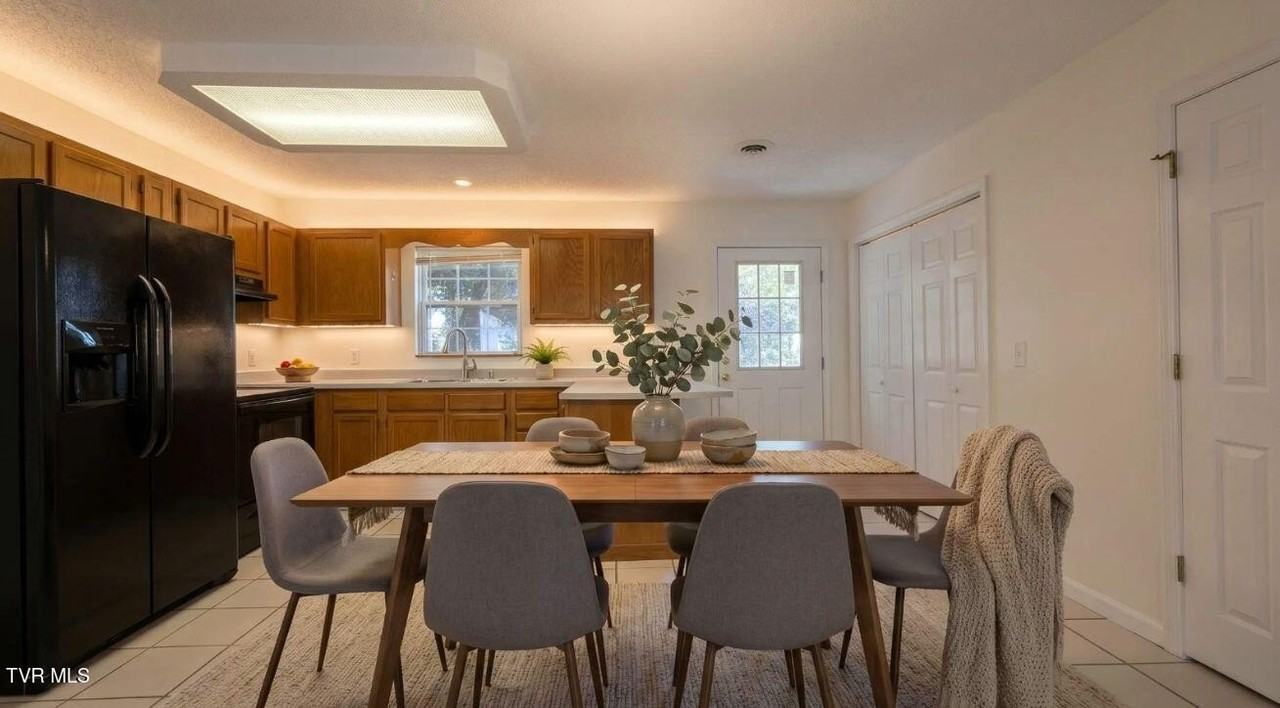 23 Lexington Ct #23 - Photo 3 of 14