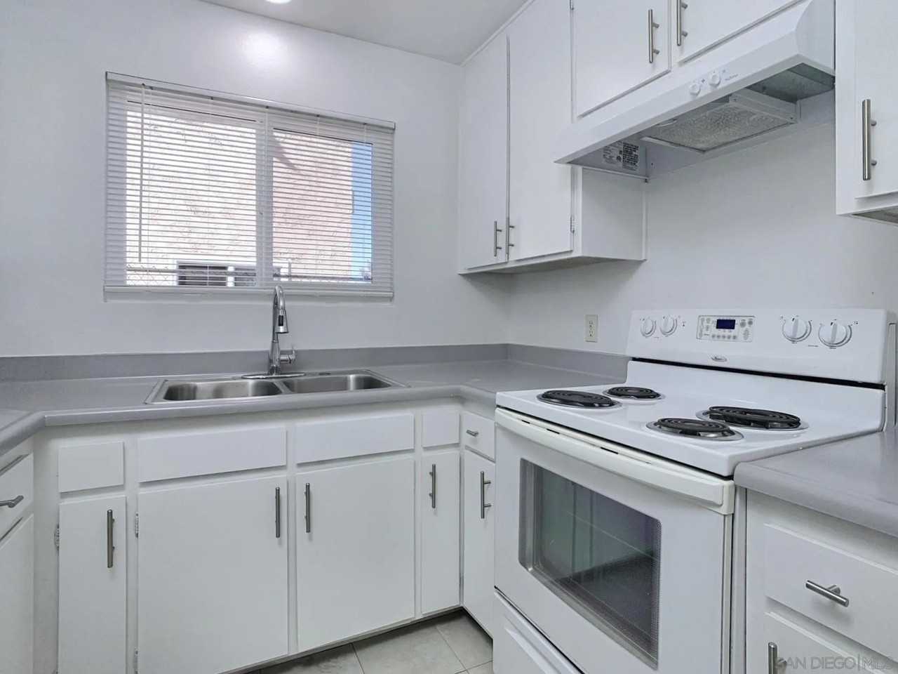 1496 Oakdale Ave Apt 2 - Photo 6 of 7