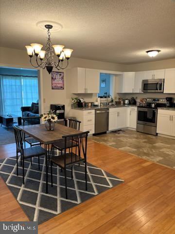 636 Hammond Dr - Photo 2 of 7