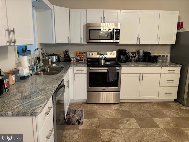 636 Hammond Dr - Photo 3 of 7