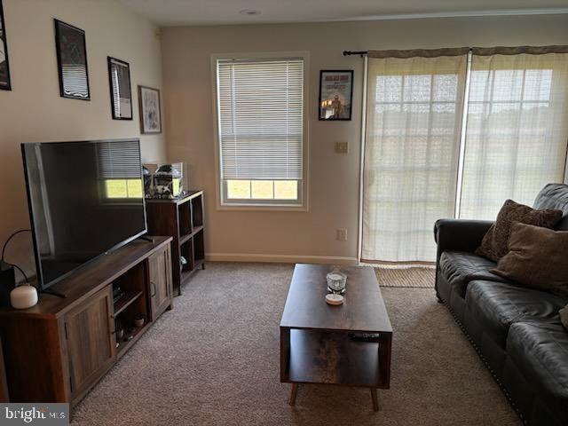 636 Hammond Dr - Photo 5 of 7