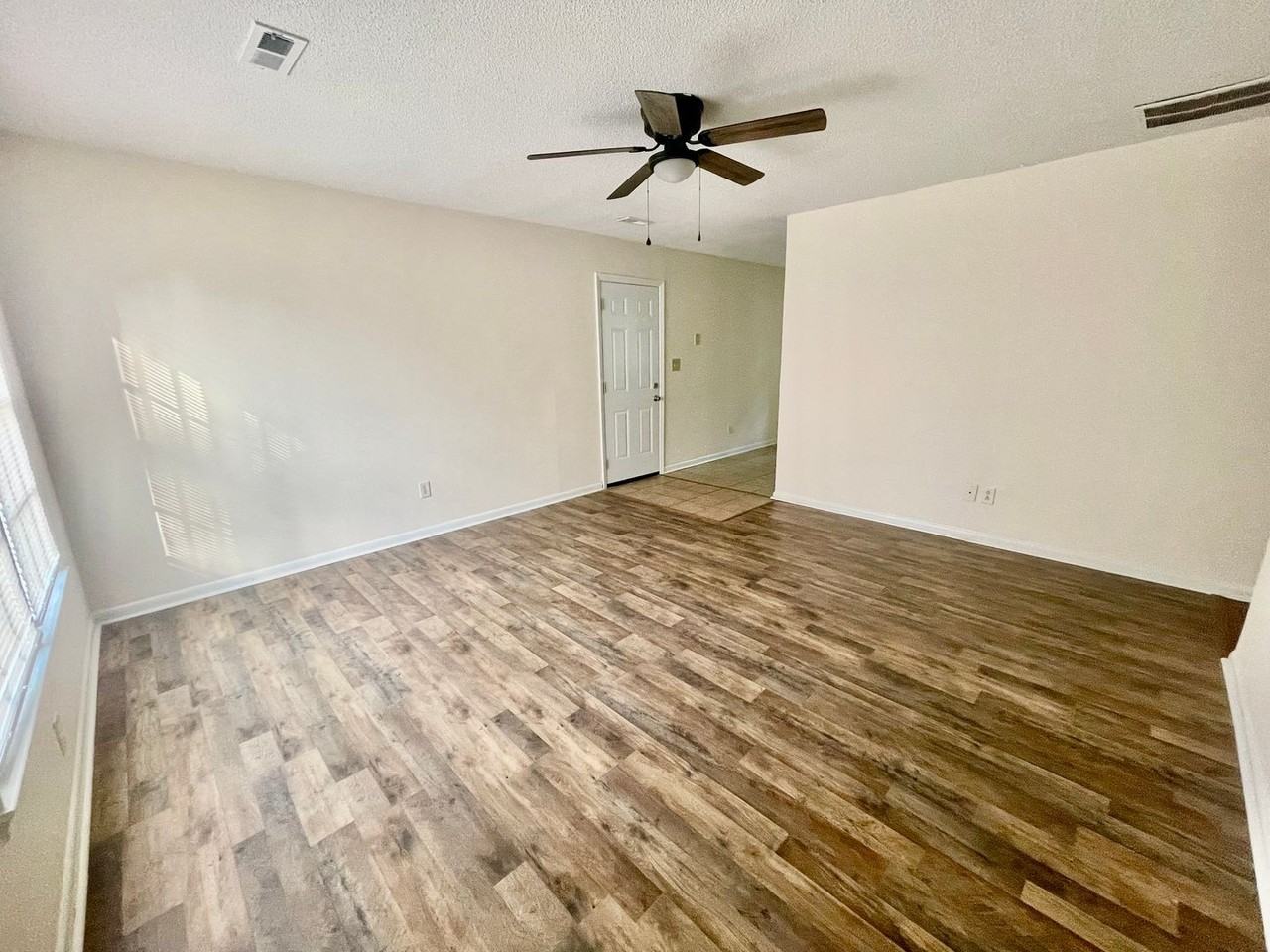 987 Pebble Rd - Photo 3 of 15