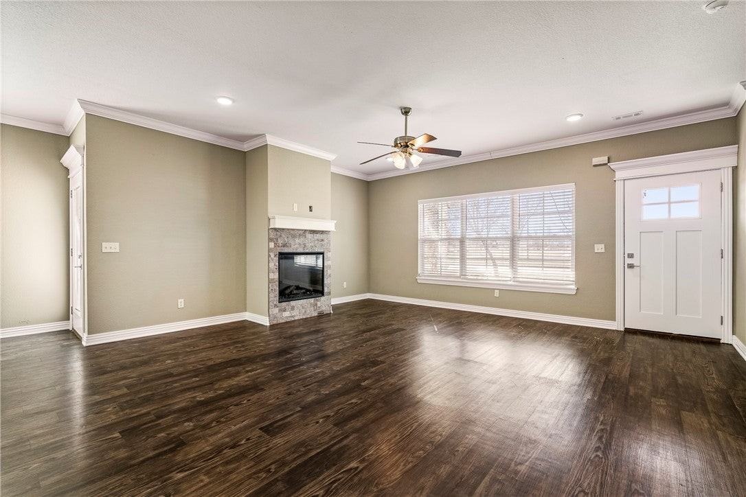121 Carrington Ave - Photo 4 of 25