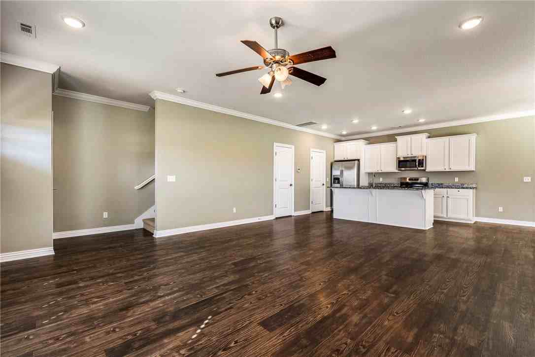 121 Carrington Ave - Photo 5 of 25