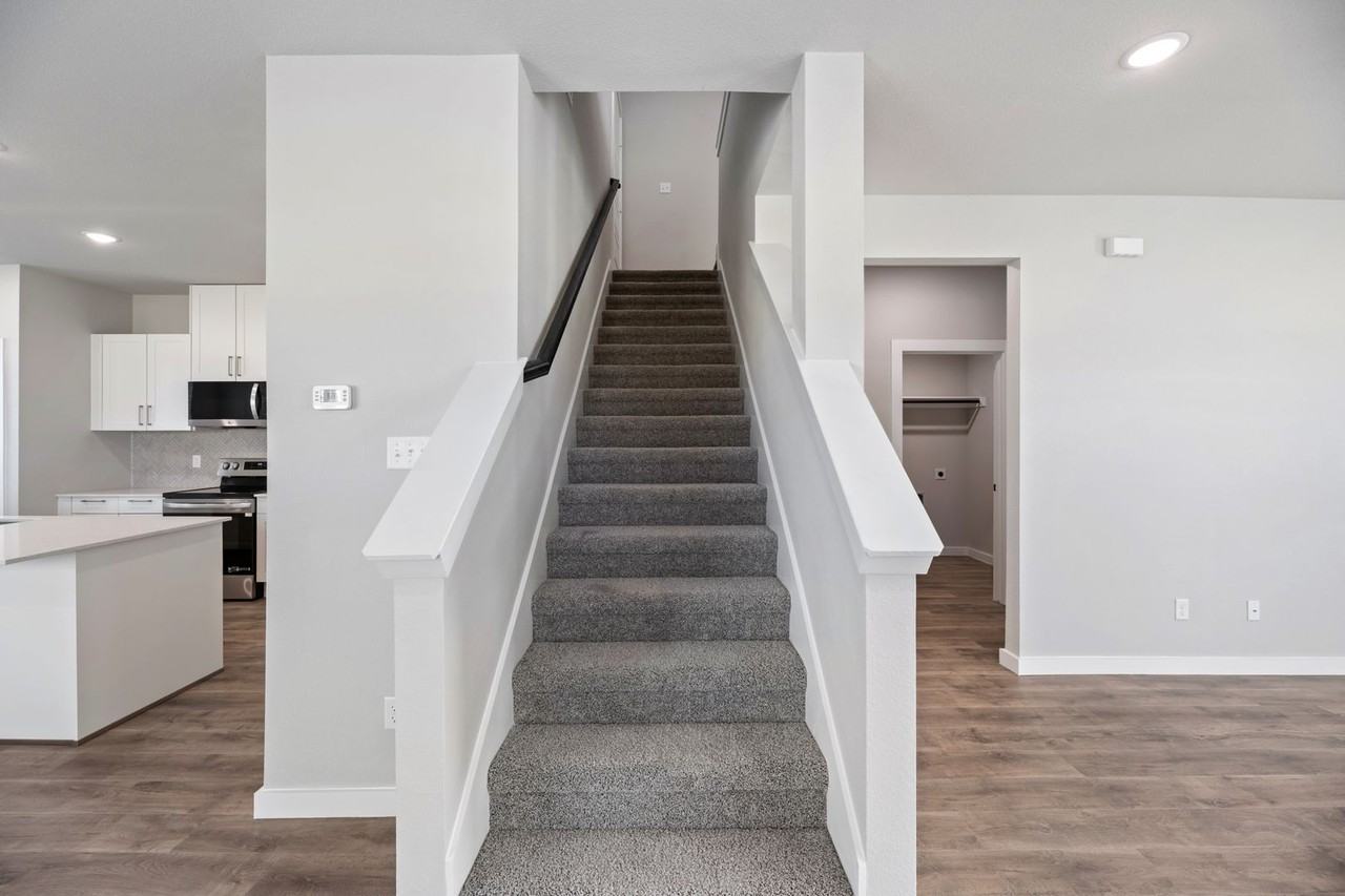 4042 Lecroy Ct - Photo 6 of 36