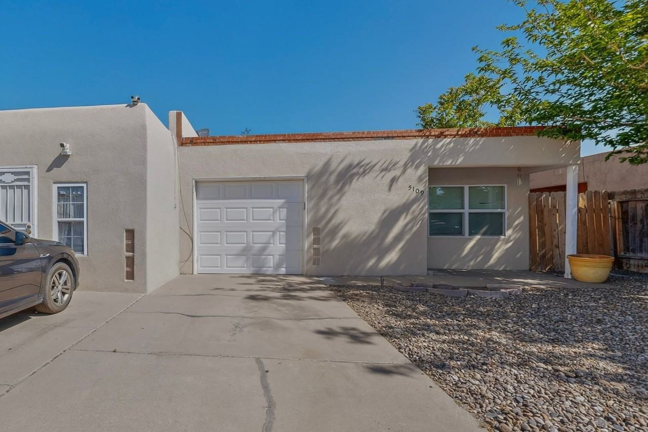 5109 Redlands Rd Nw - Photo 4 of 36