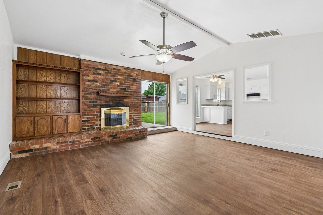 1008 Royal Ln - Photo 3 of 50