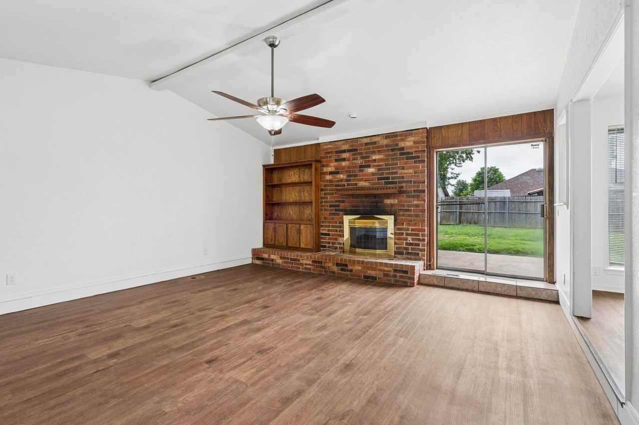 1008 Royal Ln - Photo 4 of 50